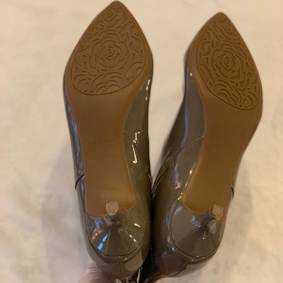 Taryn Rose Fig (Sage Green) Patent Leather Booties, Size 11! - Picture 7 of 8